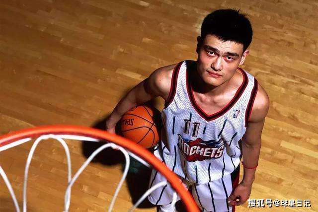 姚明是怎么进NBA的？一个上海小巨人的草根逆袭